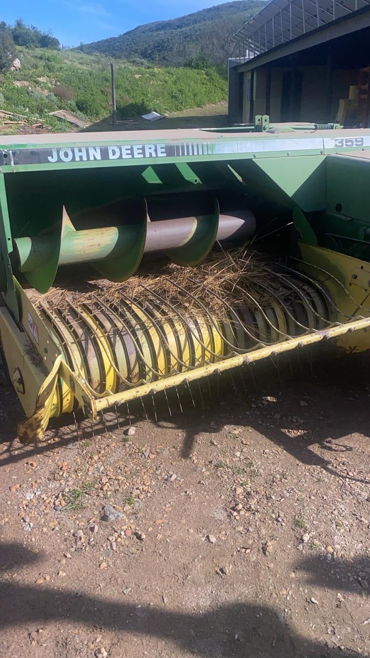 John Deere 359 Baler