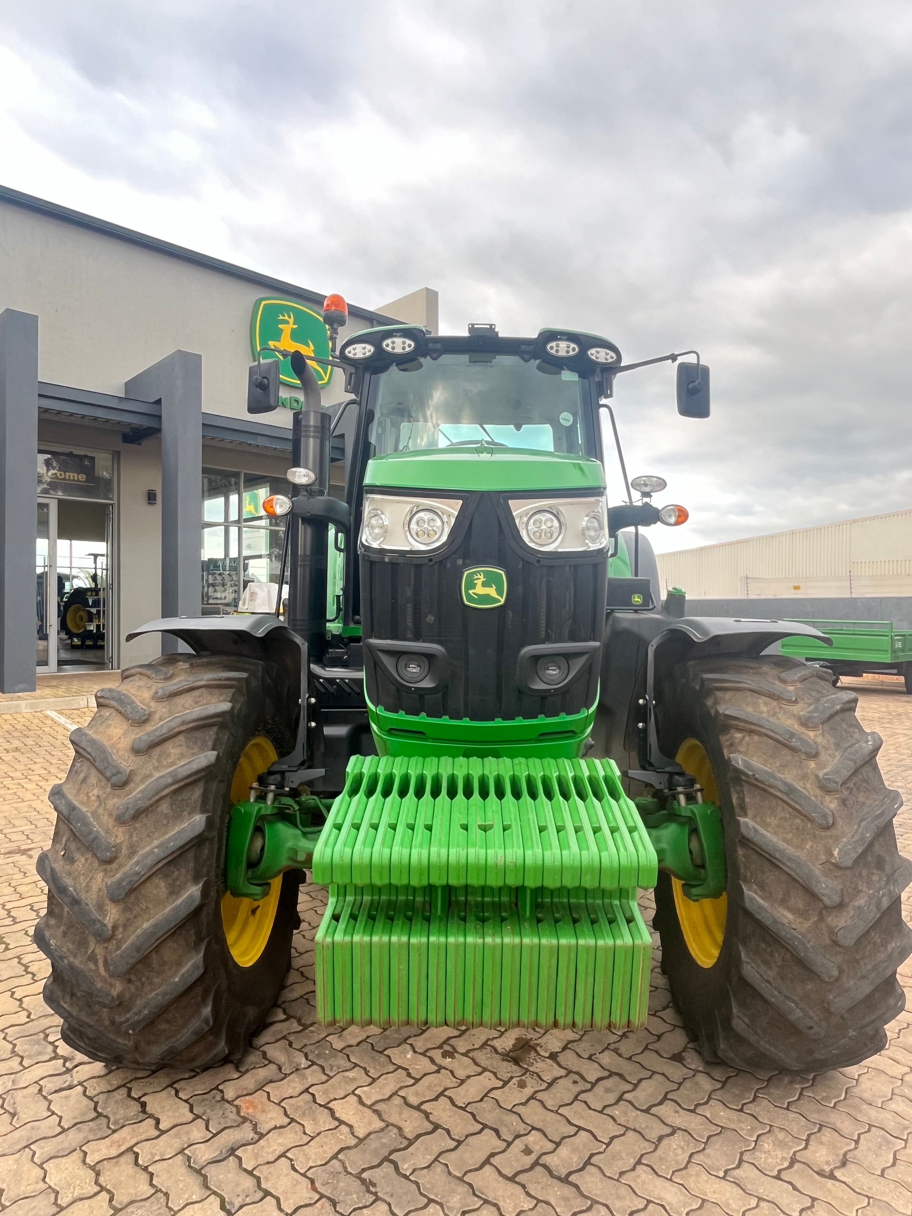 John Deere 6175M