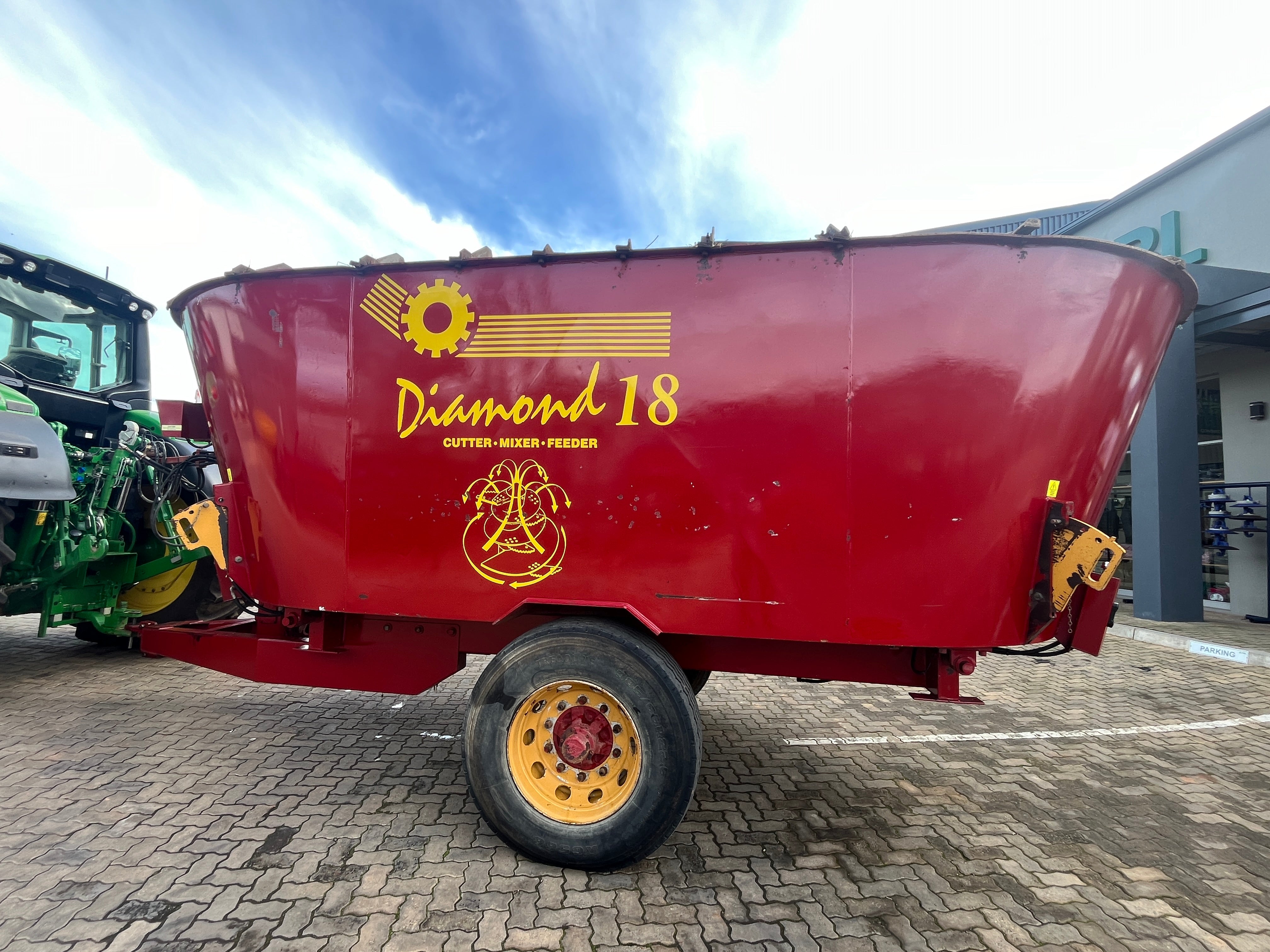 18 Cub Diamond Feed Mixer