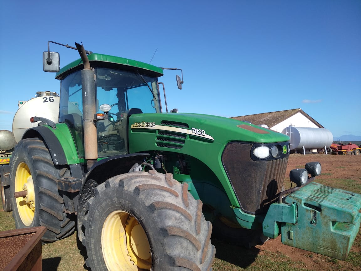 2005 John Deere 7820 met 25T DBX Planter