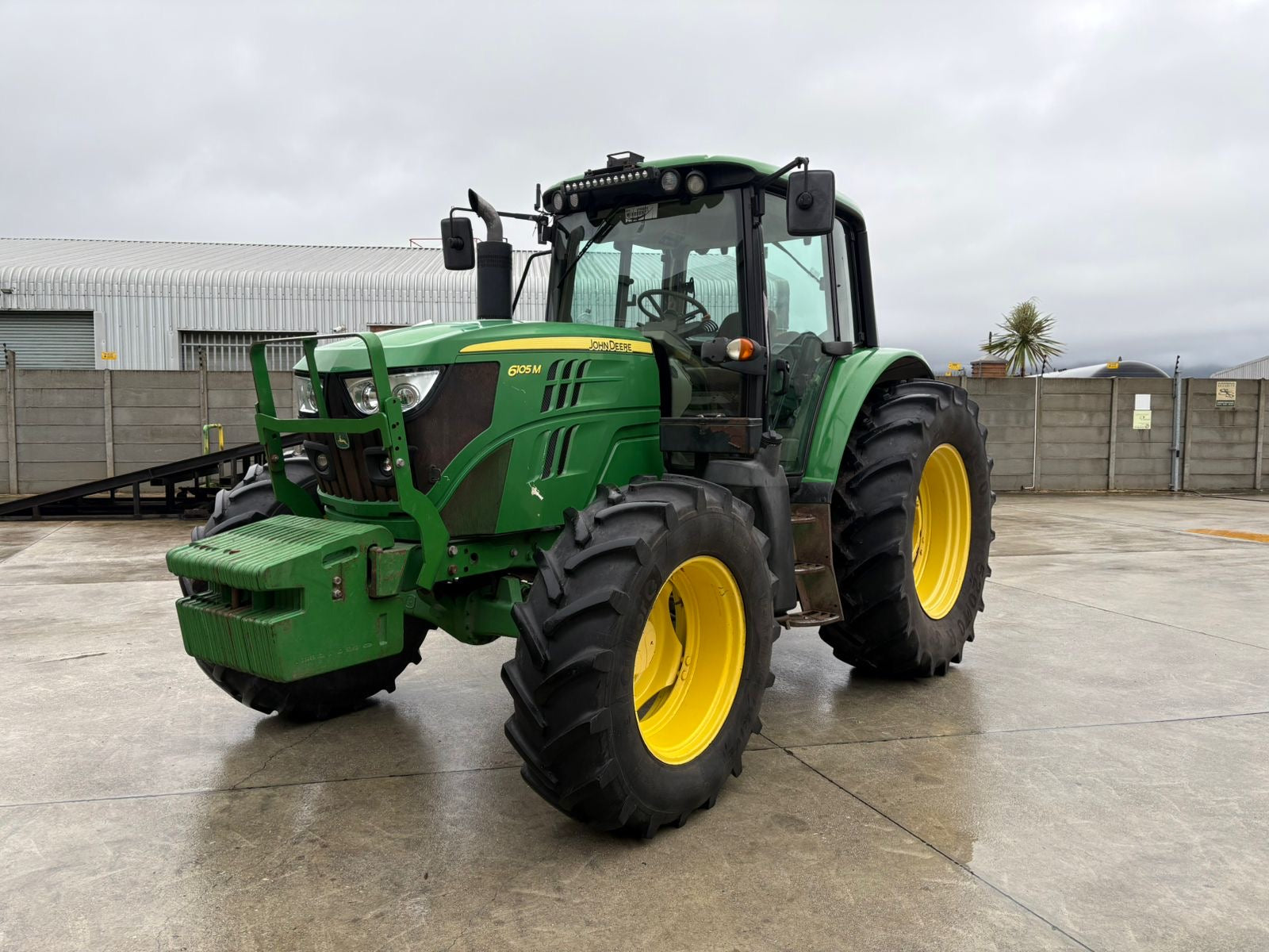 2014 John Deere 6105M Cab